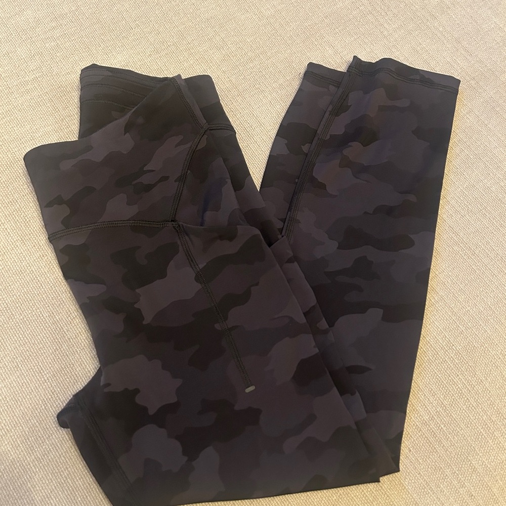 Lululemon Women's Black Gray Camo Leggings